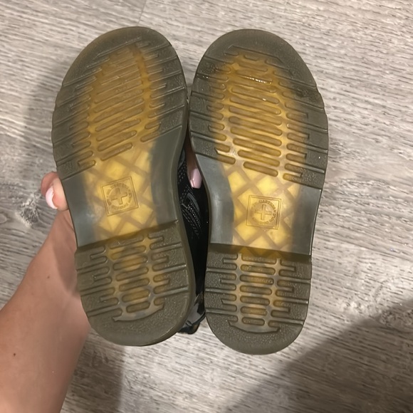 GIRLS' TODDLER DR. MARTENS 1460
SOFTY T LEATHER BOOTS Item # 459717 - Picture 4 of 6